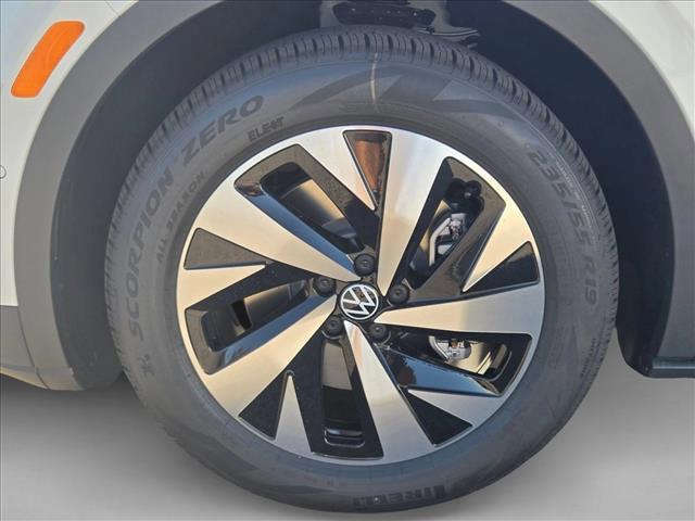 new 2025 Volkswagen ID.4 car, priced at $41,925