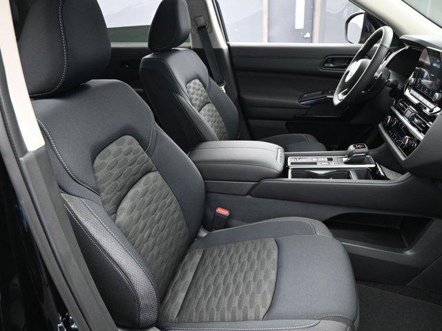 new 2025 Nissan Pathfinder car, priced at $40,038