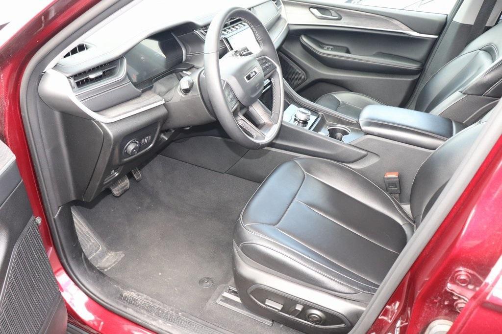 used 2024 Jeep Grand Cherokee car, priced at $39,966