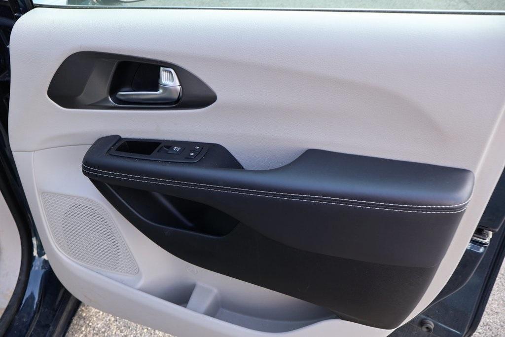 used 2024 Chrysler Pacifica Hybrid car, priced at $31,130