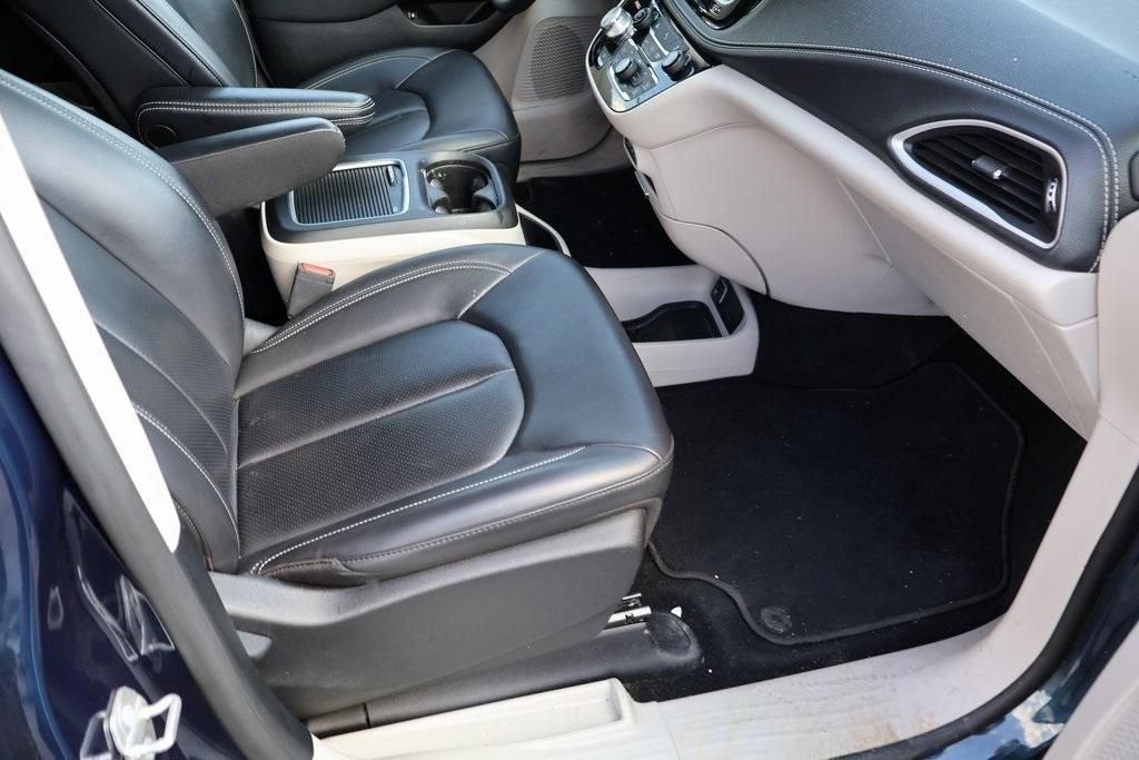 used 2024 Chrysler Pacifica Hybrid car, priced at $31,130