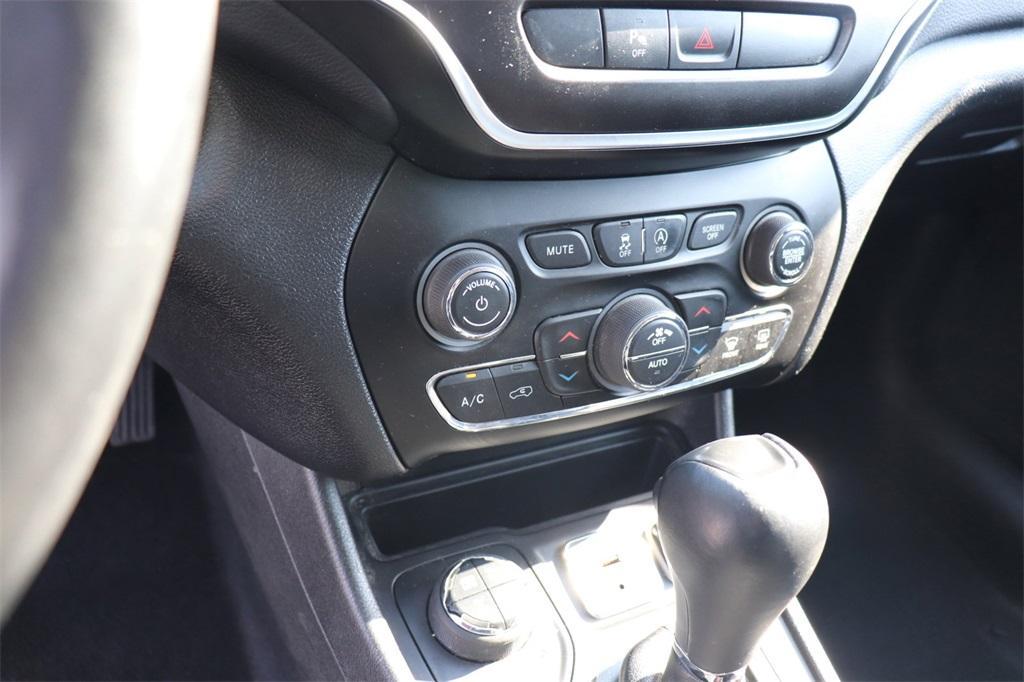 used 2020 Jeep Cherokee car, priced at $23,794
