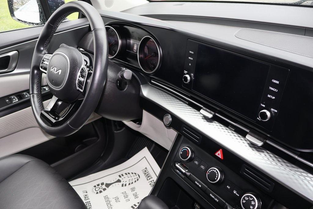 used 2023 Kia Carnival car, priced at $27,995