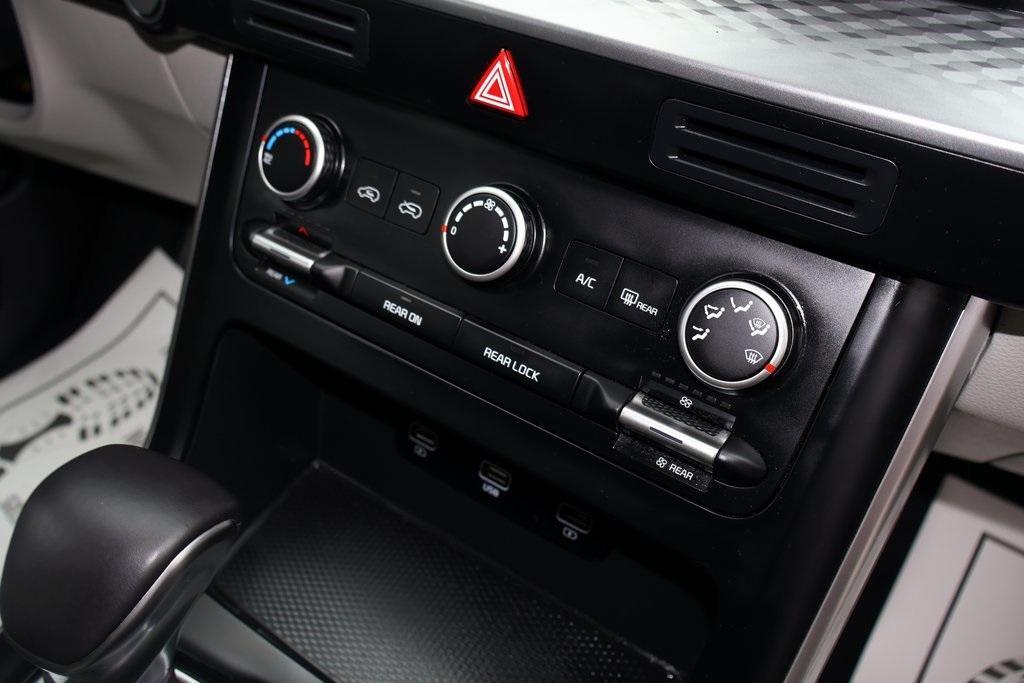 used 2023 Kia Carnival car, priced at $27,995