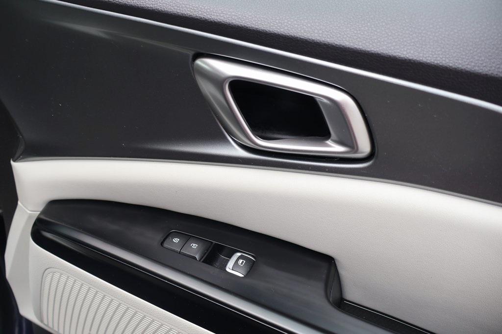 used 2023 Kia Carnival car, priced at $27,995