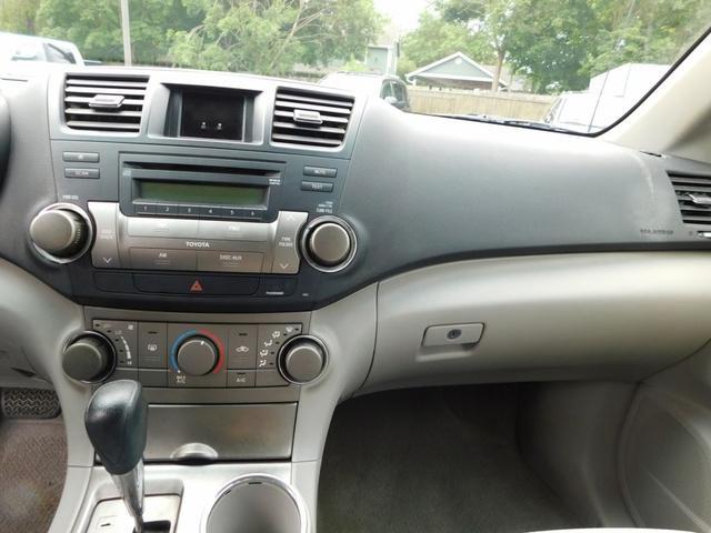 used 2008 Toyota Highlander car, priced at $3,933