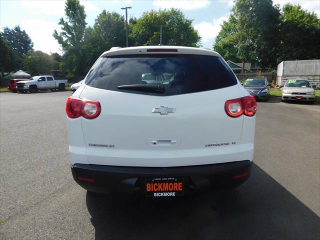 used 2009 Chevrolet Traverse car, priced at $8,288