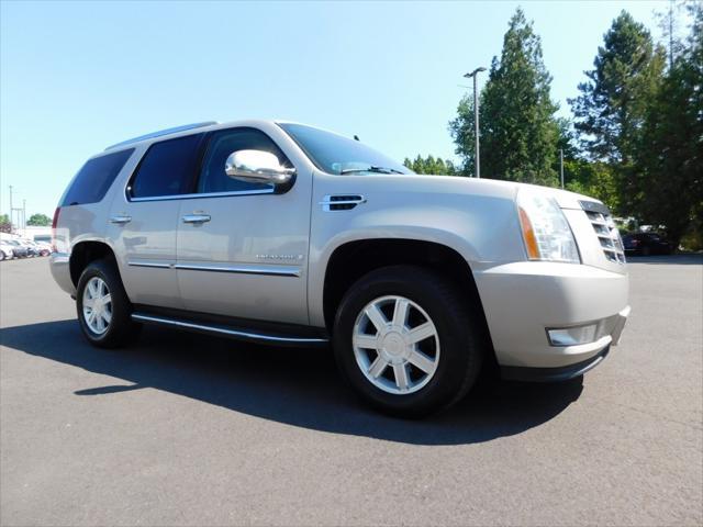 used 2007 Cadillac Escalade car, priced at $10,788