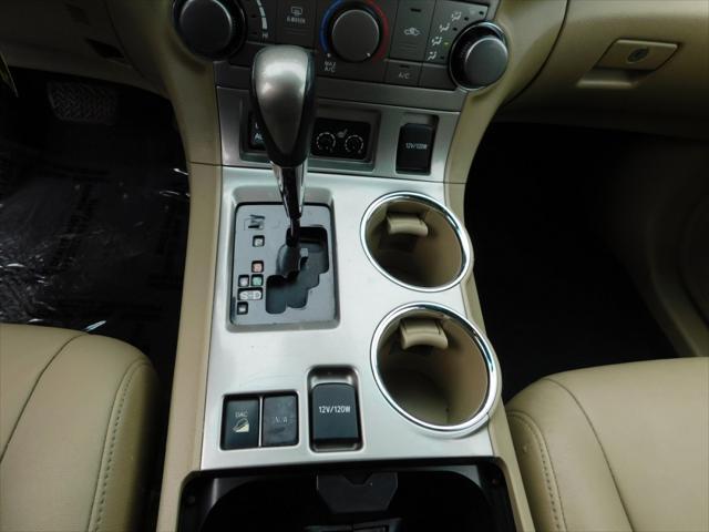used 2013 Toyota Highlander car, priced at $15,988