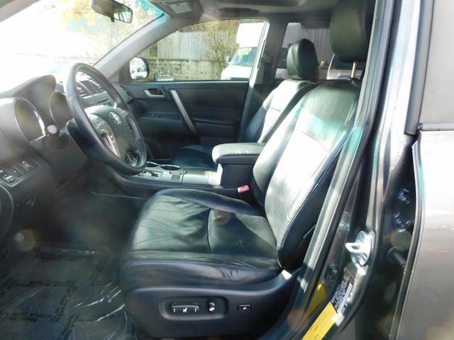 used 2008 Toyota Highlander car, priced at $7,988