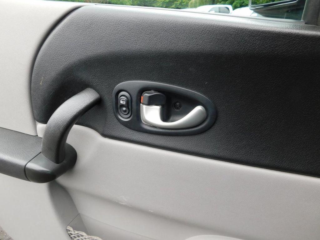 used 2005 Saturn Vue car, priced at $5,388