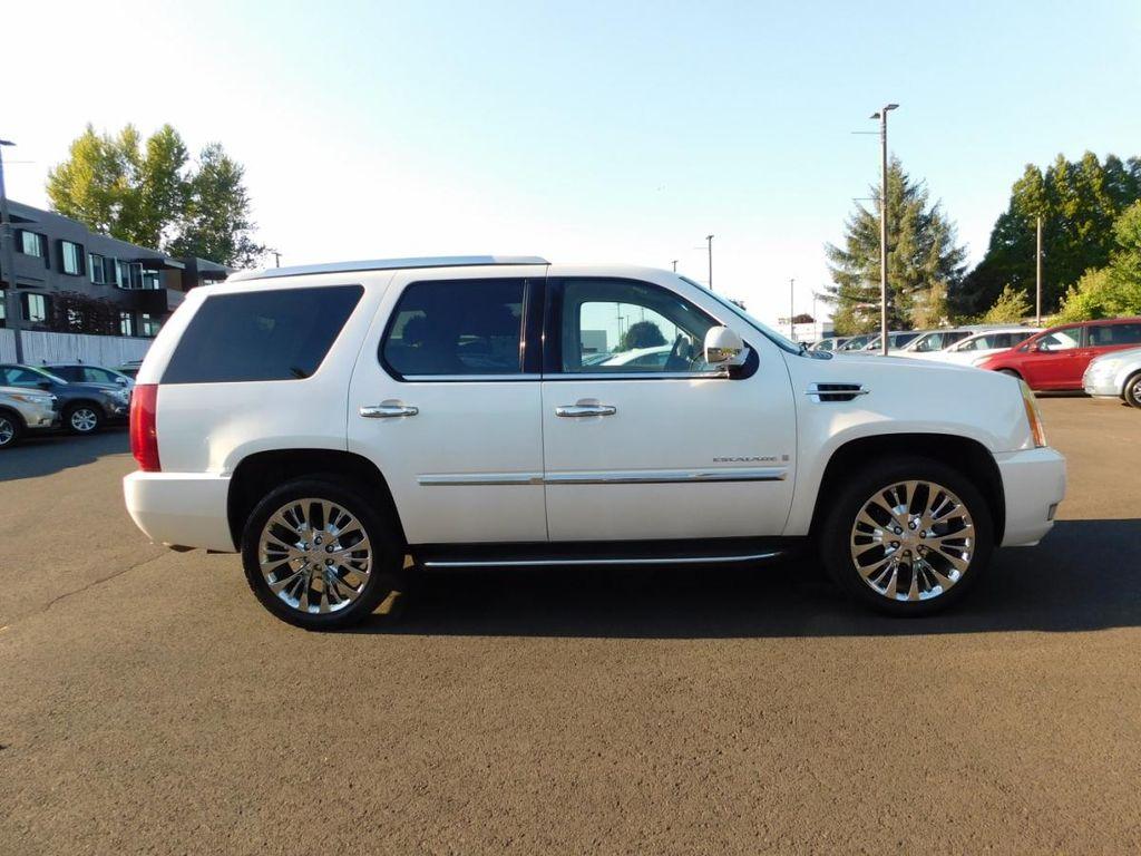 used 2007 Cadillac Escalade car, priced at $13,288