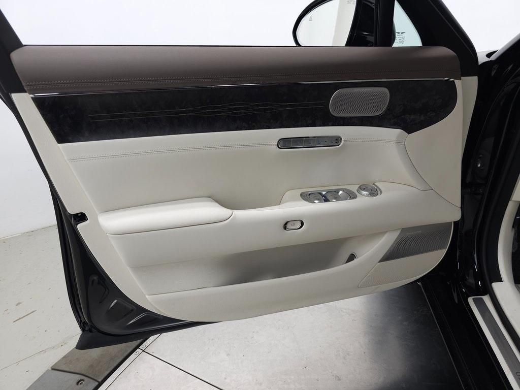 new 2025 Genesis G90 car, priced at $102,245