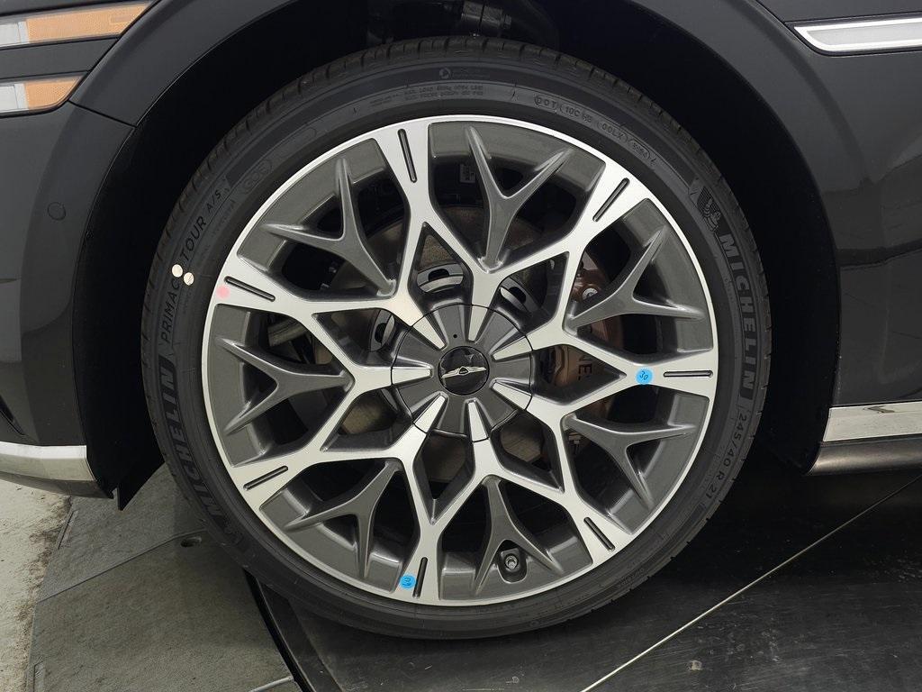 new 2025 Genesis G90 car, priced at $102,245