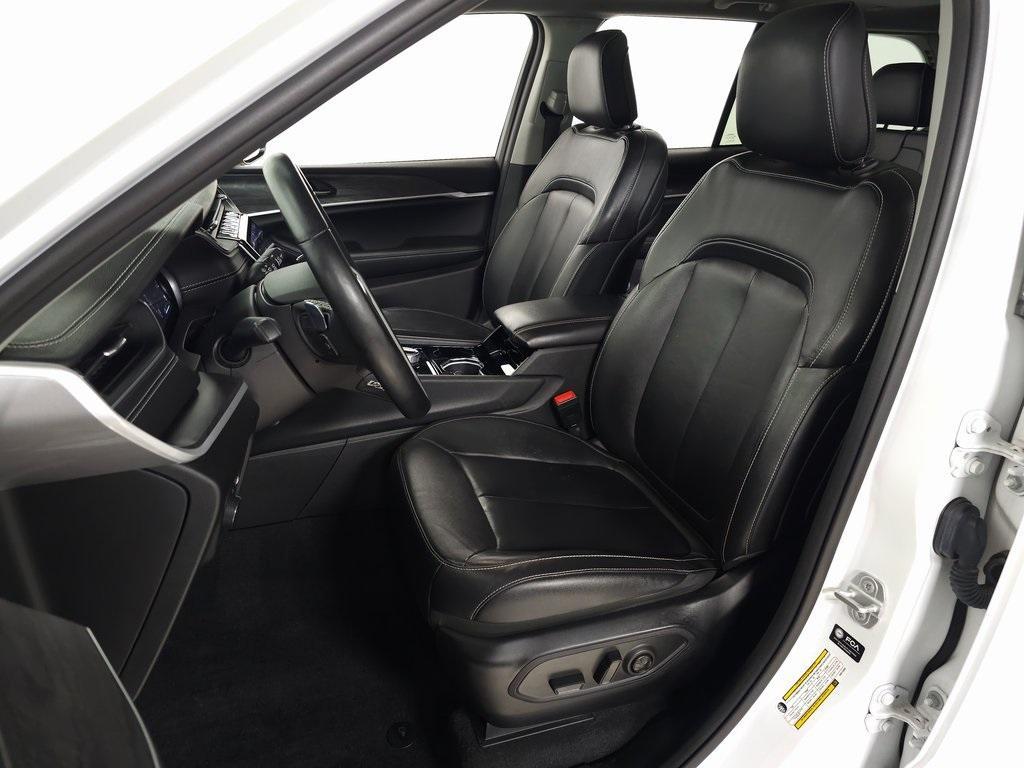 used 2022 Jeep Grand Cherokee car, priced at $32,670