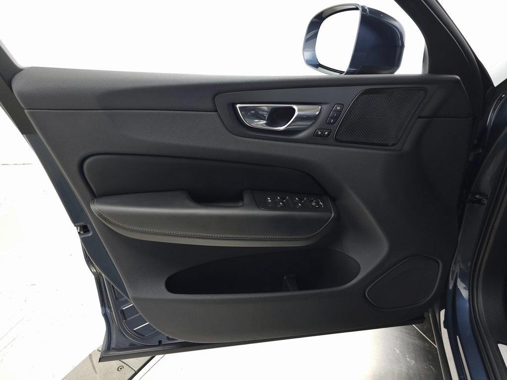 used 2021 Volvo XC60 car, priced at $31,900