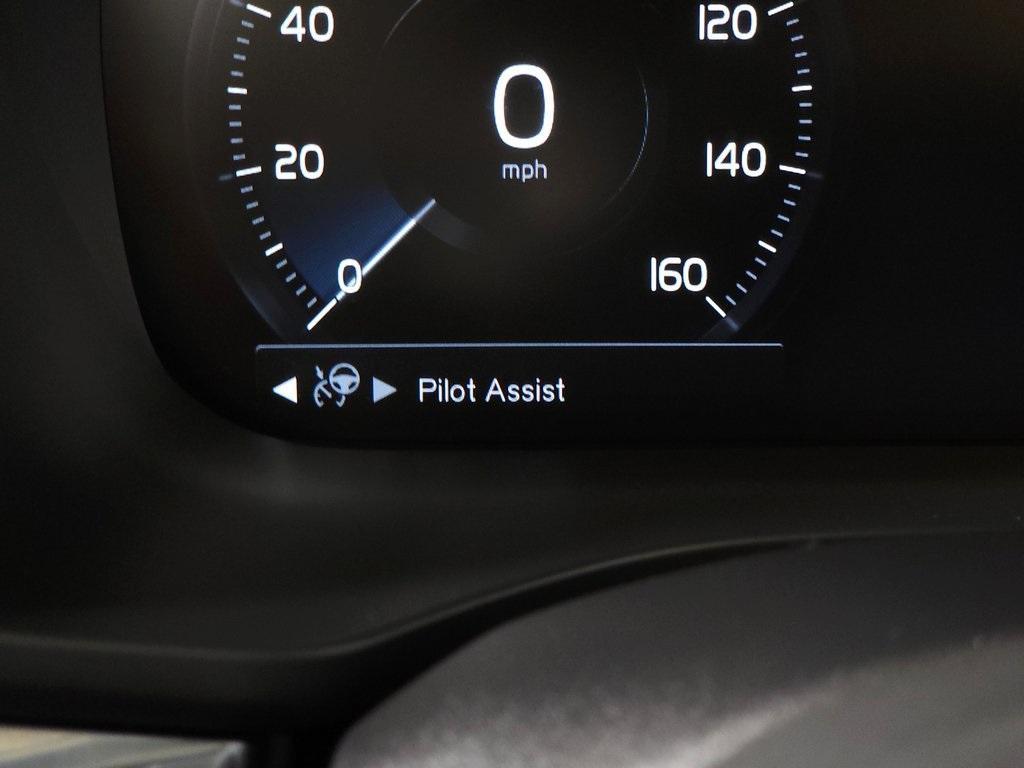 used 2021 Volvo XC60 car, priced at $31,900