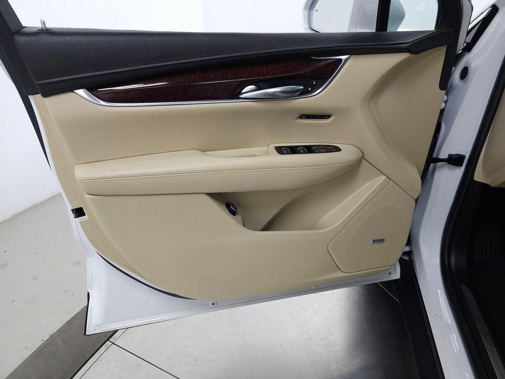 used 2018 Cadillac XT5 car, priced at $24,620