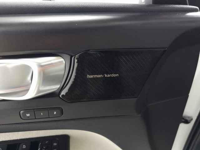 used 2021 Volvo XC40 car, priced at $26,087