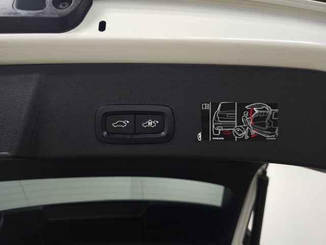 used 2021 Volvo XC40 car, priced at $26,087
