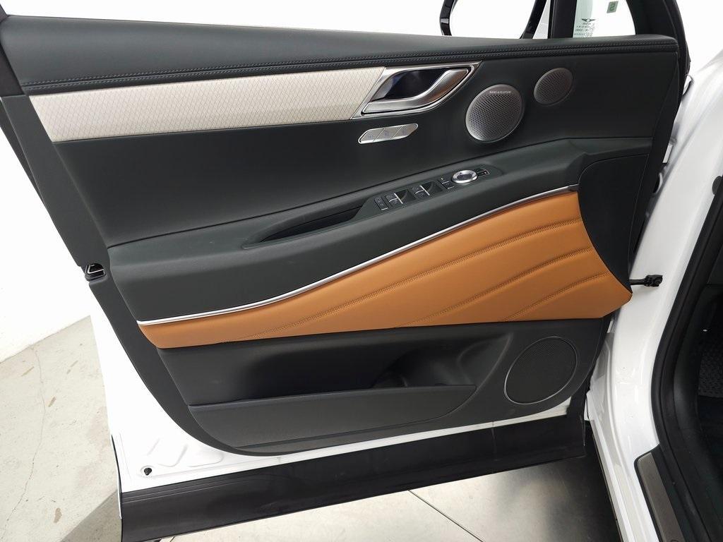 new 2025 Genesis GV80 car, priced at $68,750