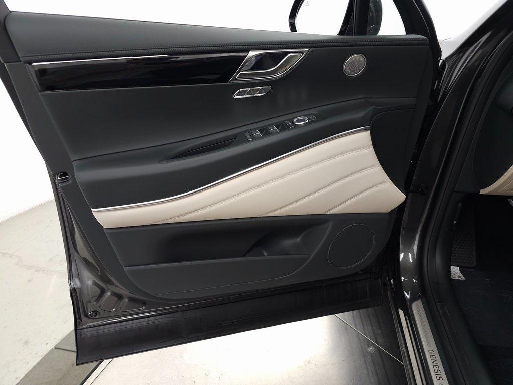 new 2025 Genesis GV80 car, priced at $61,070