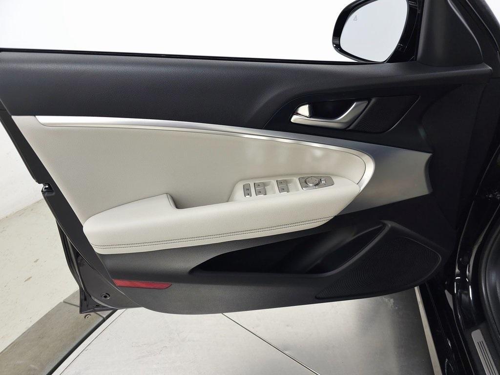 used 2025 Genesis G70 car, priced at $39,910