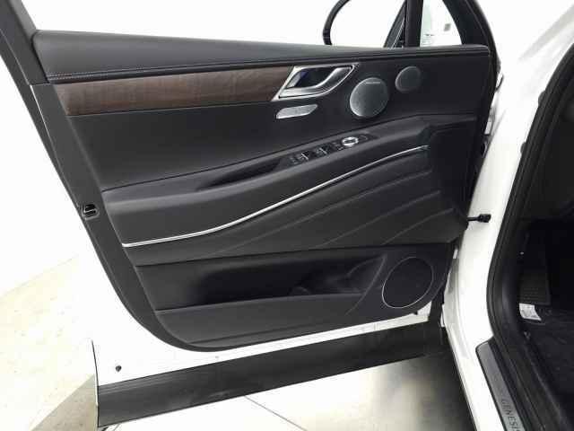 new 2025 Genesis GV80 car, priced at $73,855