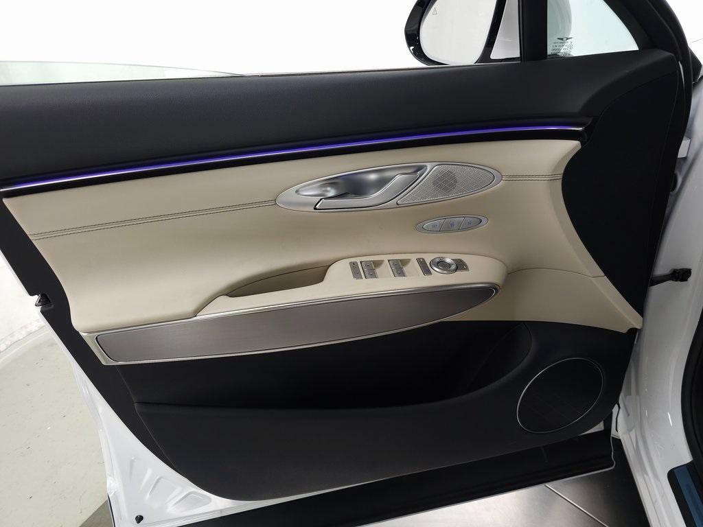 new 2026 Genesis GV70 car