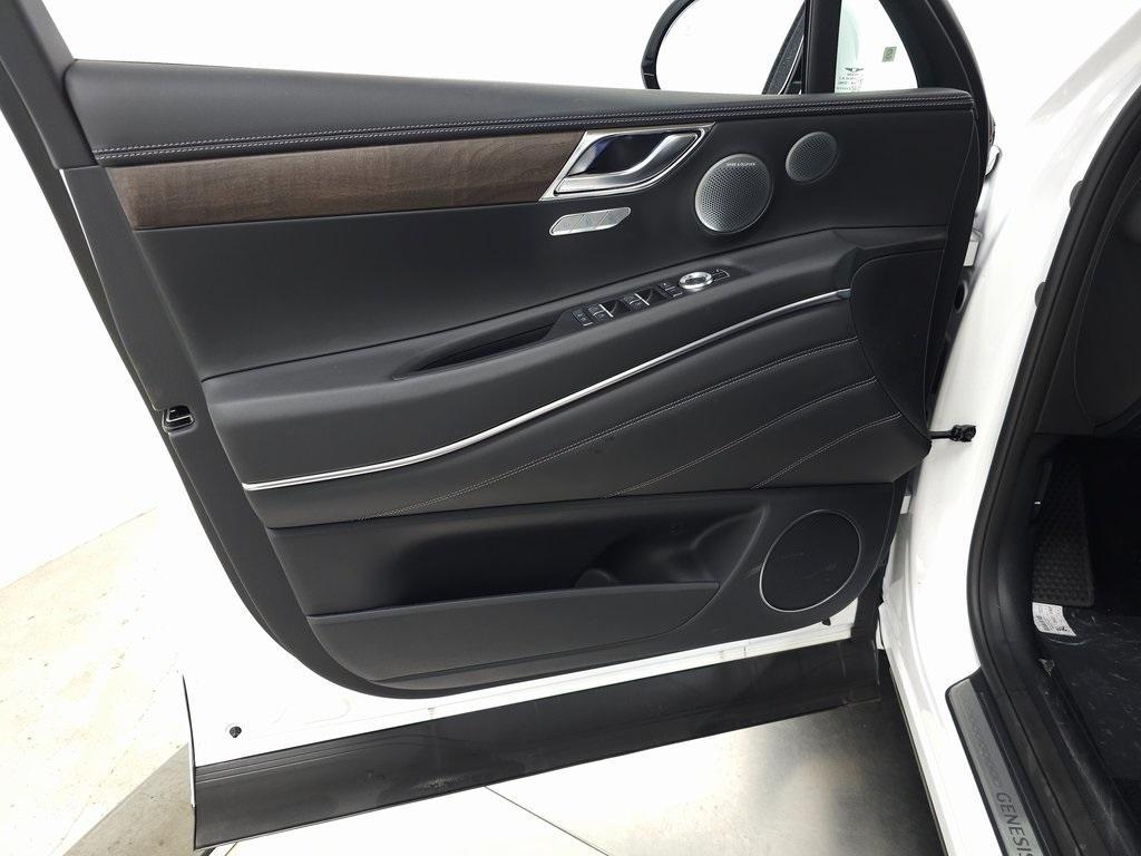 new 2025 Genesis GV80 car, priced at $73,570