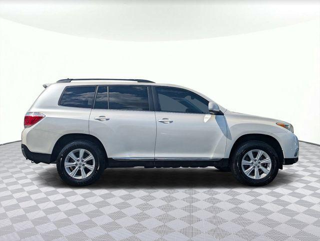 used 2013 Toyota Highlander car, priced at $17,980