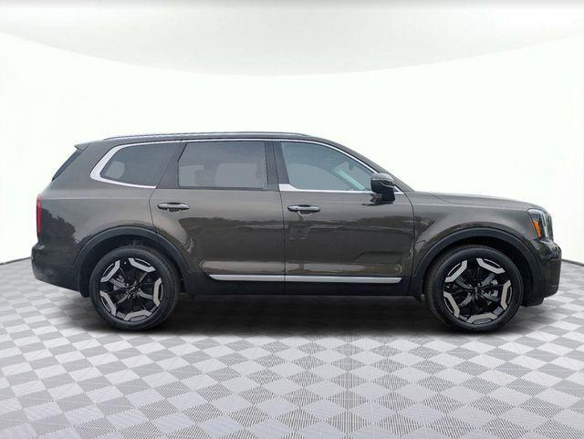 used 2023 Kia Telluride car, priced at $32,980