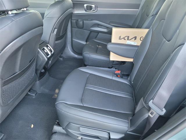 new 2025 Kia Sorento Hybrid car, priced at $42,130