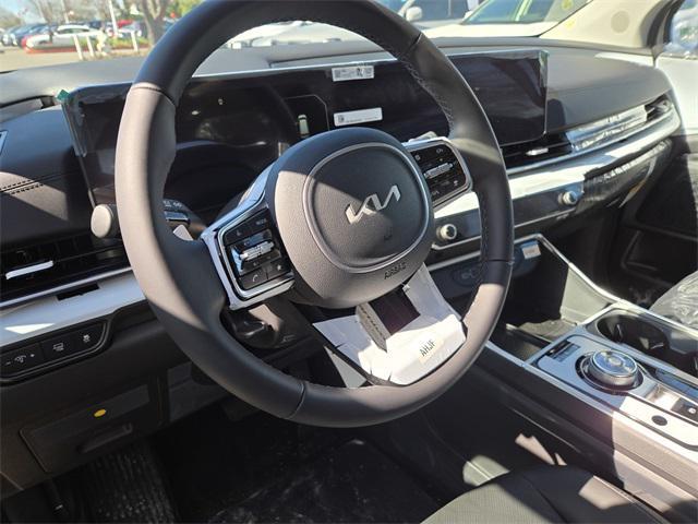 new 2025 Kia Carnival Hybrid car, priced at $53,025