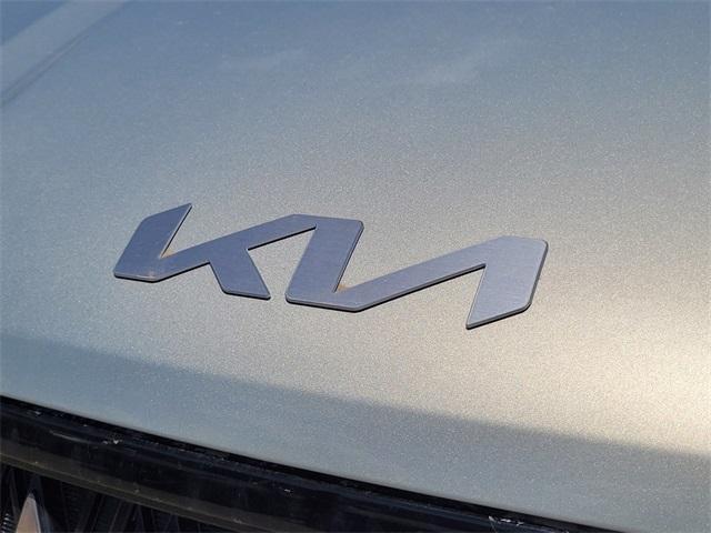 new 2025 Kia Carnival Hybrid car, priced at $44,360
