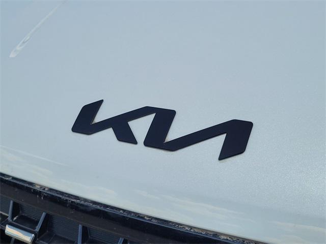 new 2025 Kia Carnival Hybrid car