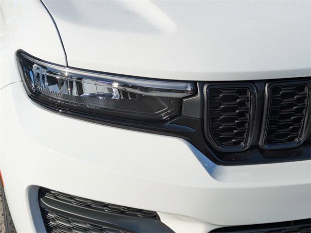 new 2025 Jeep Grand Cherokee car, priced at $40,900