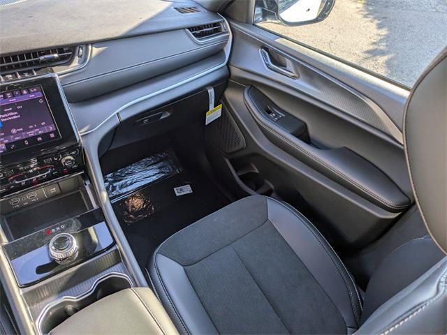 new 2025 Jeep Grand Cherokee car, priced at $40,900