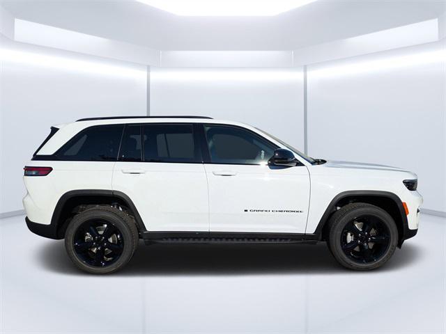 new 2025 Jeep Grand Cherokee car, priced at $40,900