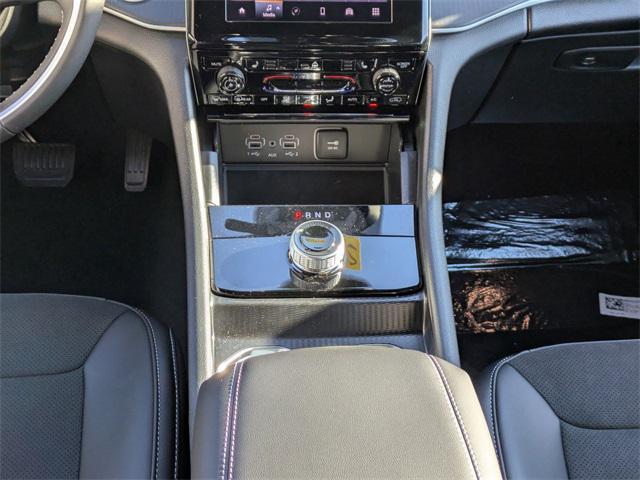 new 2025 Jeep Grand Cherokee car, priced at $40,900