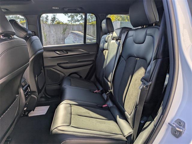 new 2025 Jeep Grand Cherokee car, priced at $40,900