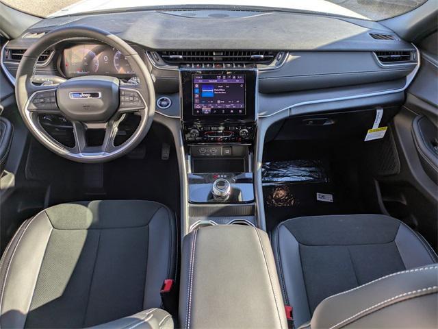 new 2025 Jeep Grand Cherokee car, priced at $40,900