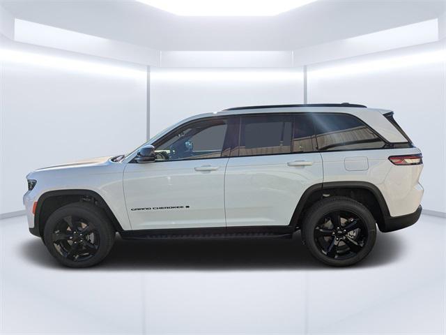 new 2025 Jeep Grand Cherokee car, priced at $40,900