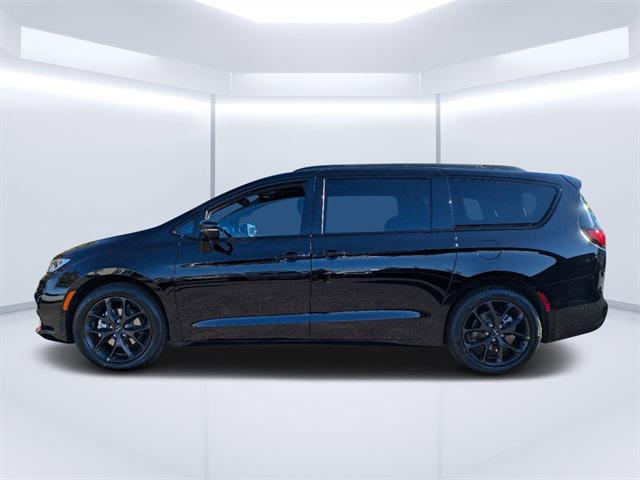 new 2025 Chrysler Pacifica car, priced at $52,545