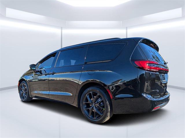 new 2025 Chrysler Pacifica car, priced at $52,545