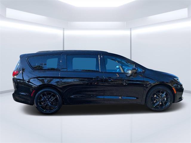 new 2025 Chrysler Pacifica car, priced at $52,545