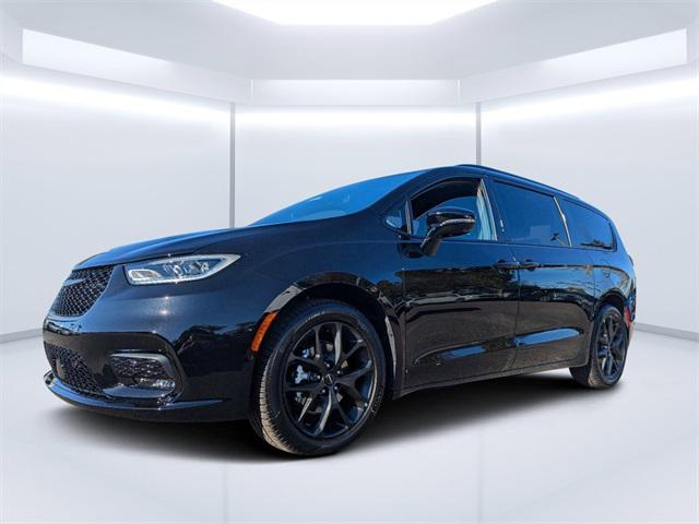 new 2025 Chrysler Pacifica car, priced at $52,545