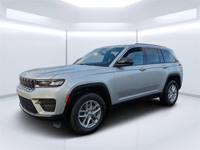 new 2025 Jeep Grand Cherokee car, priced at $40,175