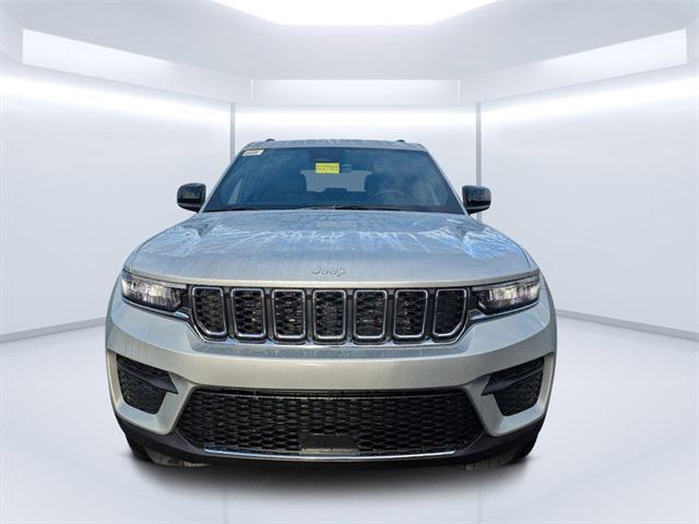 new 2025 Jeep Grand Cherokee car, priced at $40,175