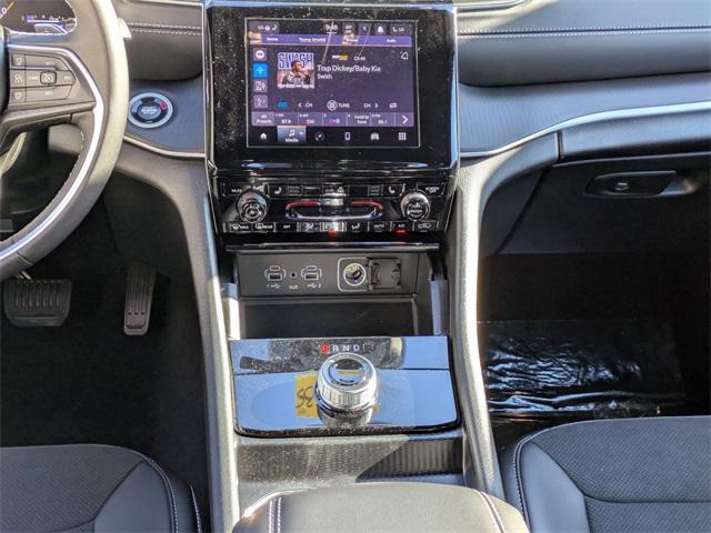 new 2025 Jeep Grand Cherokee car, priced at $41,495